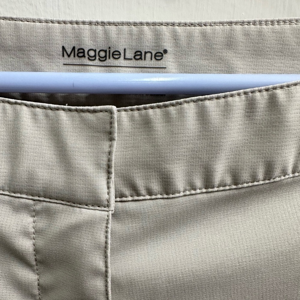 Maggie Lane Women's Flat Front
Tech Golf Pants Active Athletic
Beige Size 8 - Picture 5 of 9